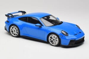 Porsche 911 992 GT3 Shark Blauw & Zilveren Wielen Minichamps 1:18 143069015 Hars — afbeelding 4 van 6