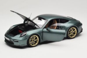 Porsche 911 992 GT3 Touring Package Malachite Green Metallic Norev 1:18 187382 Metaal — afbeelding 2 van 8