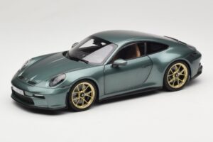 Porsche 911 992 GT3 Touring Package Malachite Green Metallic Norev 1:18 187382 Metaal