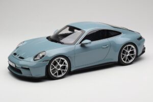 Porsche 911 992 S/T Meisenblau Norev 1:12 127550 Metaal