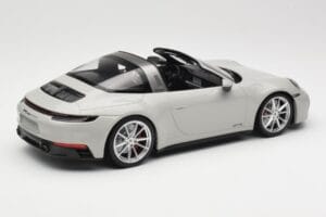Porsche 911 992 Targa 4 GTS Grijs Minichamps 1:18 155061064 Metaal — afbeelding 2 van 6