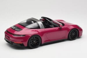 Porsche 911 992 Targa 4 GTS Rubystar Minichamps 1:18 155061066 Metaal — afbeelding 2 van 6