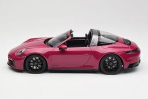 Porsche 911 992 Targa 4 GTS Rubystar Minichamps 1:18 155061066 Metaal — afbeelding 3 van 6