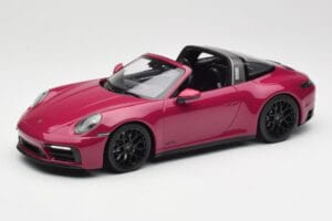 Porsche 911 992 Targa 4 GTS Rubystar Minichamps 1:18 155061066 Metaal