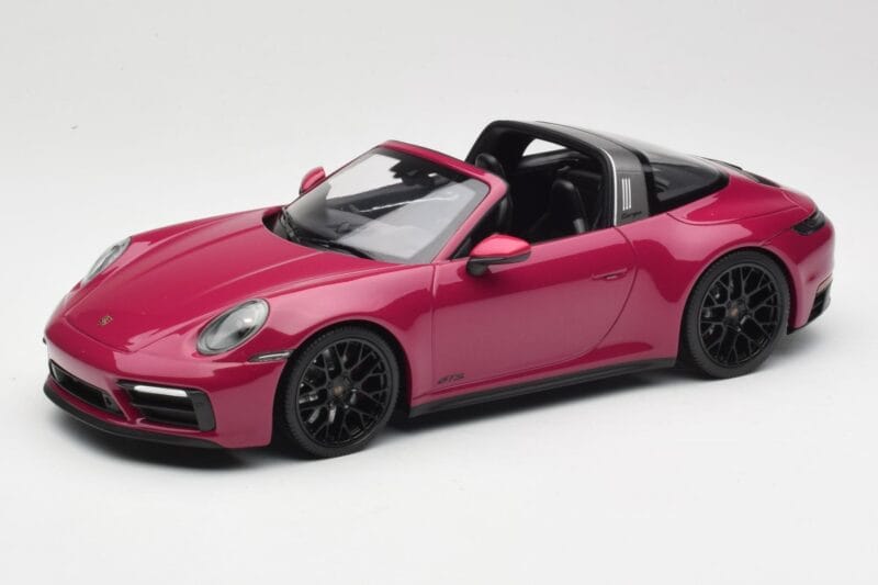 Porsche 911 992 Targa 4 GTS Rubystar Minichamps 1:18 155061066 Metaal