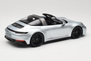 Porsche 911 992 Targa 4 GTS Zilver Minichamps 1:18 155061061 Metaal — afbeelding 2 van 6