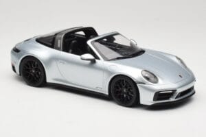Porsche 911 992 Targa 4 GTS Zilver Minichamps 1:18 155061061 Metaal — afbeelding 4 van 6
