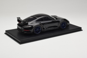 Porsche 911 992 TechArt GTstreet R Zwart Met Blauwe Wielen TechArt 1:18 REMC009 Hars — afbeelding 3 van 6