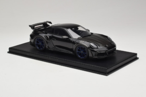 Porsche 911 992 TechArt GTstreet R Zwart Met Blauwe Wielen TechArt 1:18 REMC009 Hars — afbeelding 4 van 6