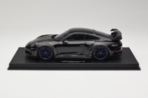 Porsche 911 992 TechArt GTstreet R Zwart Met Blauwe Wielen TechArt 1:18 REMC009 Hars
