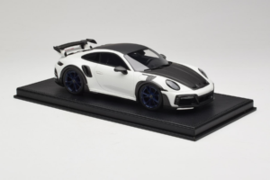 Porsche 911 992 TechArt GTstreet R Wit Met Blauwe Wielen TechArt 1:18 REMC014 Hars — afbeelding 4 van 6