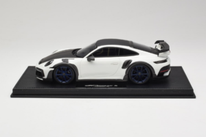 Porsche 911 992 TechArt GTstreet R Wit Met Blauwe Wielen TechArt 1:18 REMC014 Hars