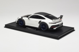 Porsche 911 992 TechArt GTstreet R Wit Met Blauwe Wielen TechArt 1:18 REMC014 Hars — afbeelding 5 van 6