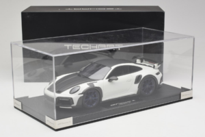 Porsche 911 992 TechArt GTstreet R Wit Met Blauwe Wielen TechArt 1:18 REMC014 Hars — afbeelding 6 van 6