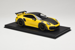 Porsche 911 992 TechArt GTstreet R Geel Met Zwarte Wielen TechArt 1:18 REMC011 Hars — afbeelding 4 van 6