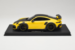 Porsche 911 992 TechArt GTstreet R Geel Met Zwarte Wielen TechArt 1:18 REMC011 Hars