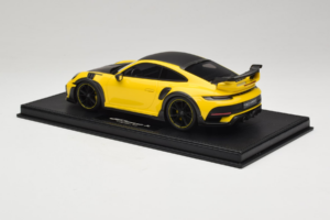 Porsche 911 992 TechArt GTstreet R Geel Met Zwarte Wielen TechArt 1:18 REMC011 Hars — afbeelding 5 van 6