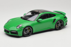 Porsche 911 992 Turbo S Groen Minichamps 1:18 153069077 Metaal