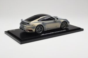 Porsche 911 Turbo S 992 Silver Bamboo Chromaflire With Display Case Spark 1:18 WAP0219100RTSS Hars — afbeelding 3 van 7