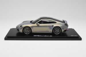 Porsche 911 Turbo S 992 Silver Bamboo Chromaflire With Display Case Spark 1:18 WAP0219100RTSS Hars