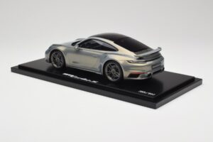 Porsche 911 Turbo S 992 Silver Bamboo Chromaflire With Display Case Spark 1:18 WAP0219100RTSS Hars — afbeelding 5 van 7