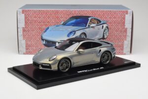 Porsche 911 Turbo S 992 Silver Bamboo Chromaflire With Display Case Spark 1:18 WAP0219100RTSS Hars — afbeelding 6 van 7