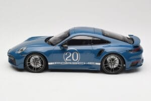 Porsche 911 992 Turbo S Sport Design Package Gentian Blue Metallic Minichamps 1:18 155069170 Metaal — afbeelding 3 van 6