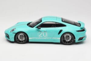 Porsche 911 992 Turbo S Sport Design Package Racing Green Minichamps 1:18 155069175 Metaal — afbeelding 3 van 6
