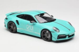 Porsche 911 992 Turbo S Sport Design Package Racing Green Minichamps 1:18 155069175 Metaal — afbeelding 4 van 6