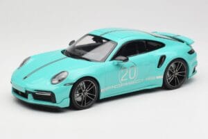 Porsche 911 992 Turbo S Sport Design Package Racing Green Minichamps 1:18 155069175 Metaal