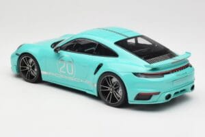 Porsche 911 992 Turbo S Sport Design Package Racing Green Minichamps 1:18 155069175 Metaal — afbeelding 5 van 6