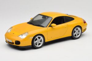 Porsche 911 996 Carrera 4S Geel Maisto 1:18 WAP02101610 Metaal
