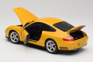 Porsche 911 996 Carrera 4S Geel Maisto 1:18 WAP02101610 Metaal — afbeelding 5 van 8