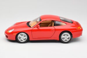 Porsche 911 996 Carrera Rood Bburago 1:18 3385 Metaal — afbeelding 4 van 8