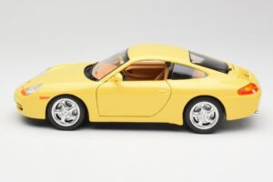 Porsche 911 996 Carrera Geel Bburago 1:18 30085-M1 Metaal — afbeelding 4 van 8