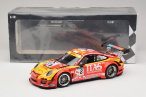 Porsche 911 997 GT3 R #8 De Lorenzi Racing De Lorenzi 24 Hours of Spa 2011 Minichamps 1:18 151118918 Metaal — afbeelding 6 van 6
