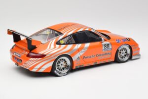 Porsche 911 997 GT3 R #88 Porsche Consulting 2005 AUTOart 1:18 77821 Metaal — afbeelding 3 van 8