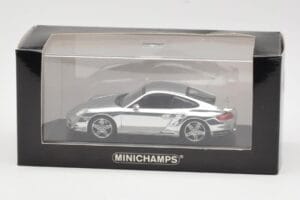 Porsche 911 997 Turbo Chrome Silver Minichamps 1:43 WAP02060816-R Metaal — afbeelding 5 van 5