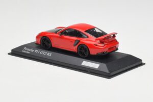 Porsche 911 997.2 GT2 RS Rood met Zwarte Velgen Minichamps 1:43 400069407 Metaal — afbeelding 3 van 4