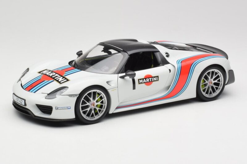 Porsche 918 Spyder Weissach Package Martini Minichamps 1:18 110062440 Metaal