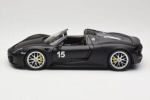 Porsche 918 Spyder Weissach Package Matt Black Minichamps 1:18 110062444 Metaal — afbeelding 4 van 8