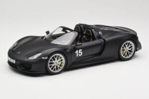 Porsche 918 Spyder Weissach Package Matt Black Minichamps 1:18 110062444 Metaal