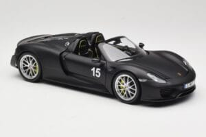Porsche 918 Spyder Weissach Package Matt Black Minichamps 1:18 110062444 Metaal — afbeelding 6 van 8