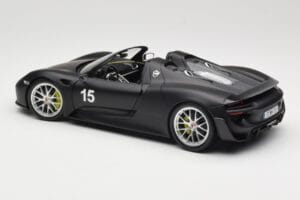 Porsche 918 Spyder Weissach Package Matt Black Minichamps 1:18 110062444 Metaal — afbeelding 7 van 8
