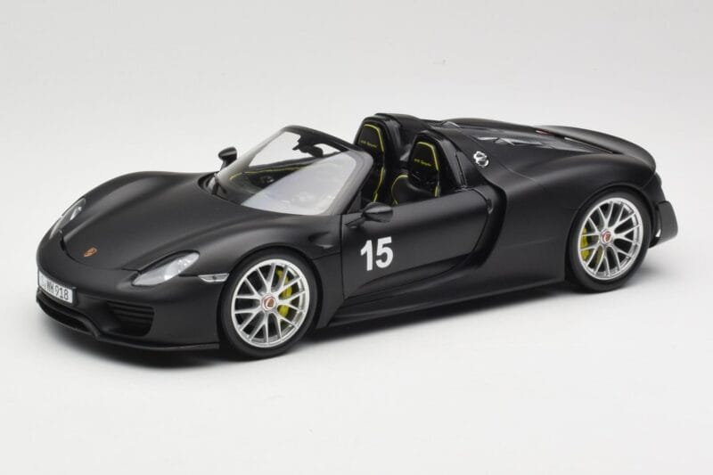 Porsche 918 Spyder Weissach Package Matt Black Minichamps 1:18 110062444 Metaal
