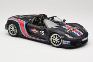 Porsche 918 Spyder Weissach Package Matt Black With Martini Stripes Minichamps 1:18 110062445 Metaal — afbeelding 6 van 8