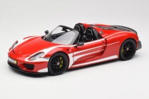 Porsche 918 Spyder Weissach Package Rood & Witte Strepen Minichamps 1:18 110062442 Metaal
