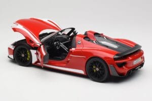 Porsche 918 Spyder Weissach Package Rood & Witte Strepen Minichamps 1:18 110062442 Metaal — afbeelding 6 van 9
