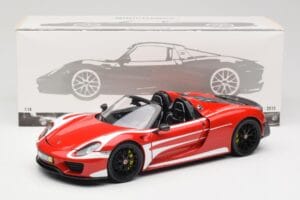 Porsche 918 Spyder Weissach Package Rood & Witte Strepen Minichamps 1:18 110062442 Metaal — afbeelding 9 van 9