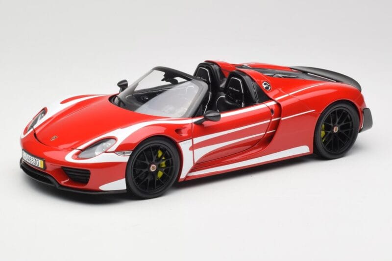 Porsche 918 Spyder Weissach Package Rood & Witte Strepen Minichamps 1:18 110062442 Metaal